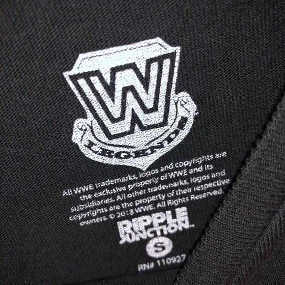 4 wwe small t-shirts + (1 free of charge,kids XXL) - Picture 2 of 8